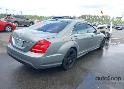 2012 Mercedes-Benz S 550 4Matic z USA, uszkodzony, nr VIN WDDNG9EB4CA449167